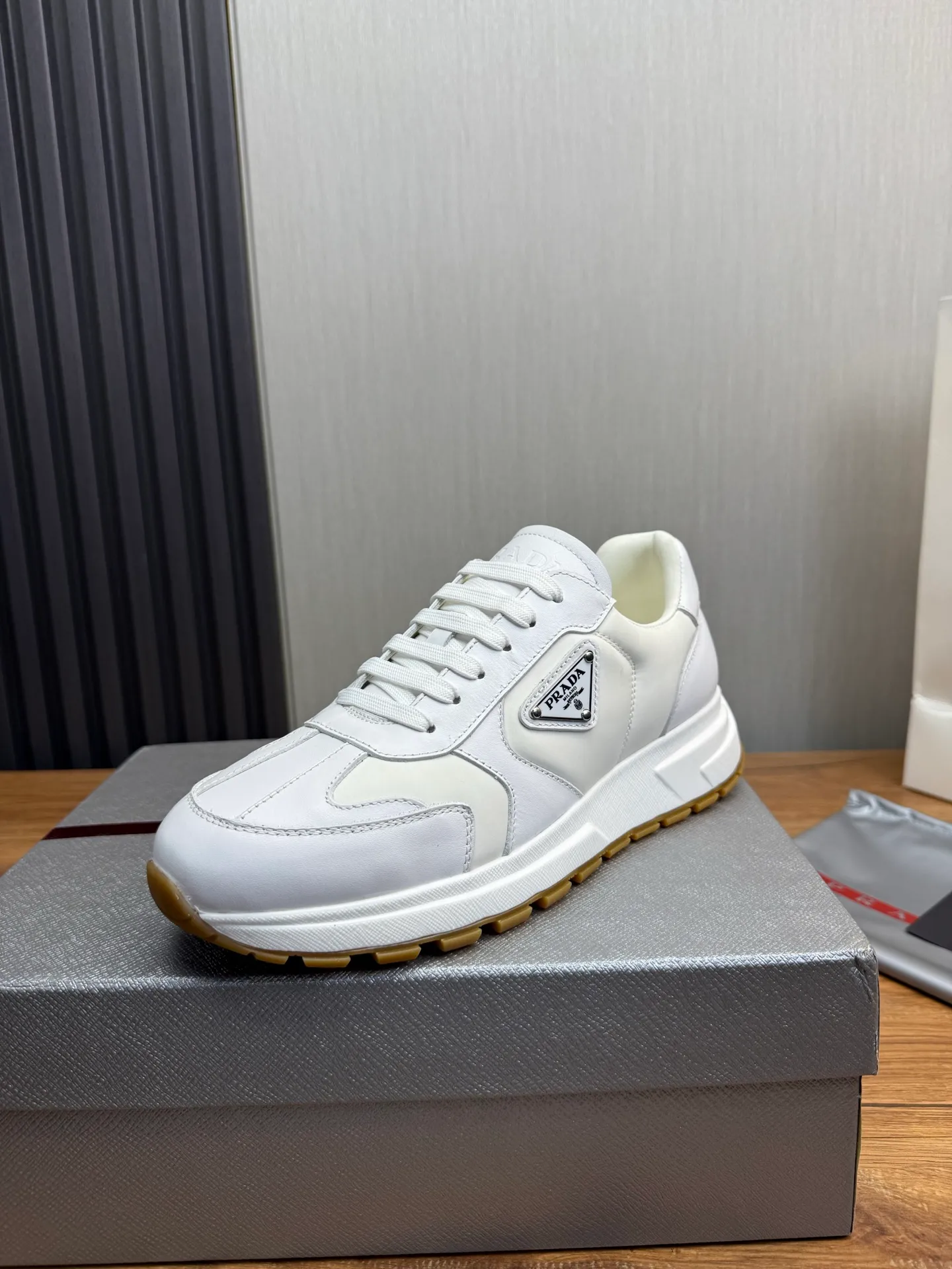 Factory price 580💰 [PRADA] Hot-selling men's shoes shipped 👏Official website synchronized ⬆️ Original cowhide fabric + cowhide lining, cowhide feet 🐮 1:1 shipment ✔️Original original bottom, 38-45 (45. Customized, non-refundable)